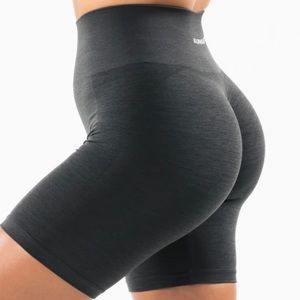 ALPHALETE 6’5 Biker shorts